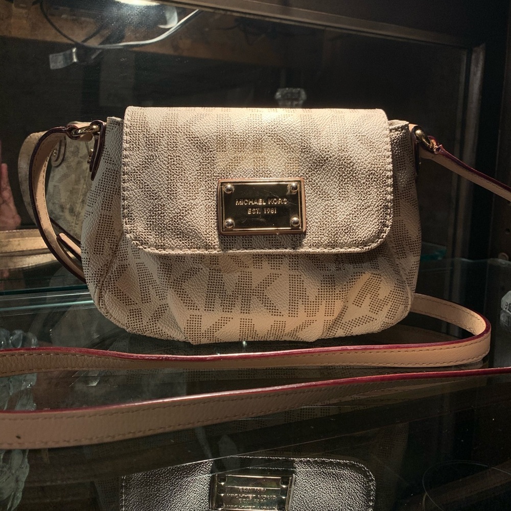 Micheal Kors crossbody bag